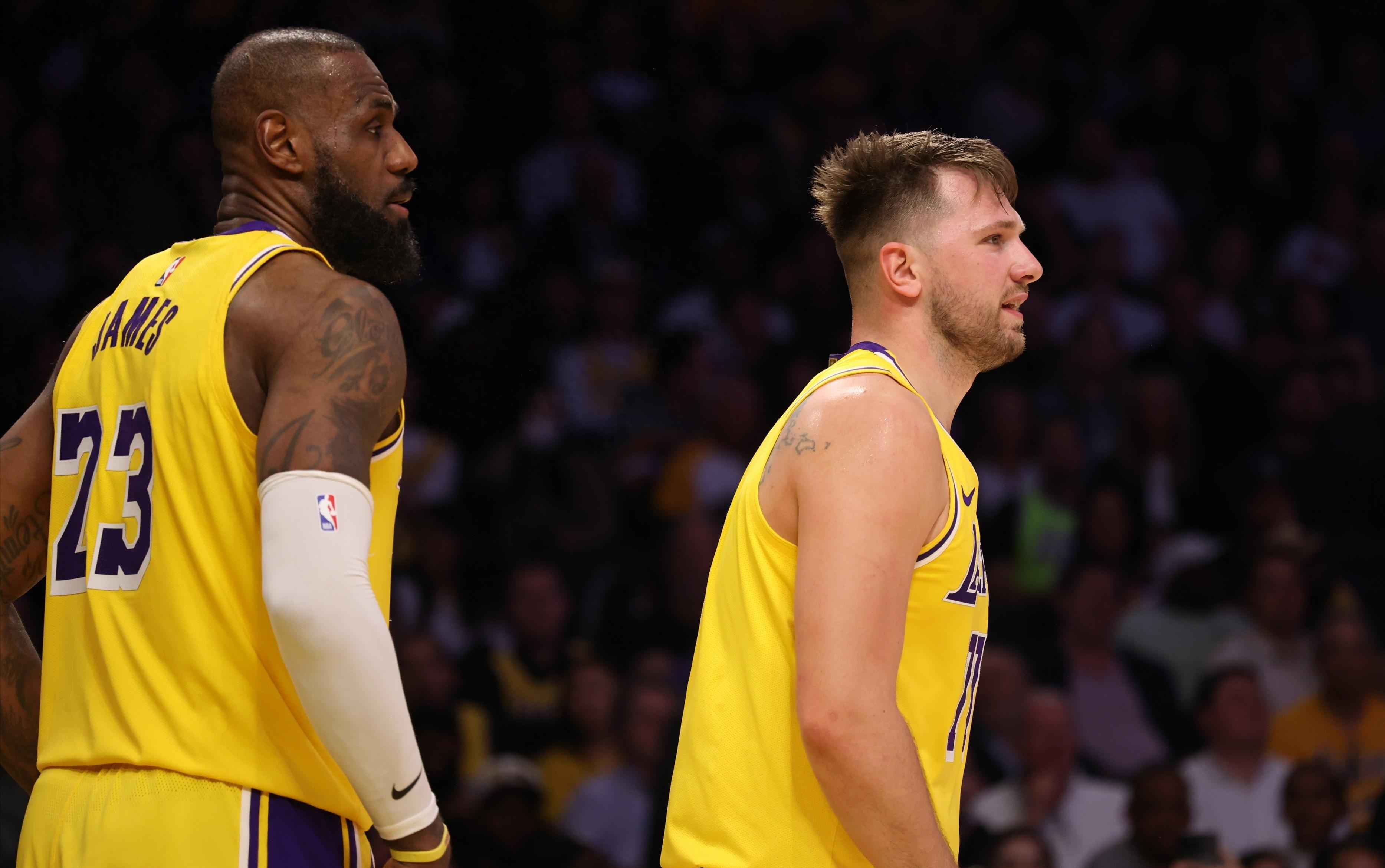 九游正版-集结日体能课后，洛杉矶湖人临场应变备战社区盾，底气十足，团队化学反应显著的简单介绍