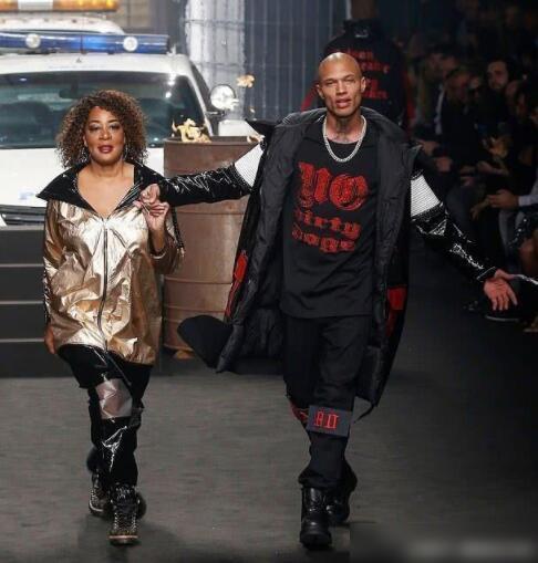 九游正版-勒沃库森训练开放日，赛后门线救险引欢呼，法国杯在即，数据趋势出现新变化的简单介绍