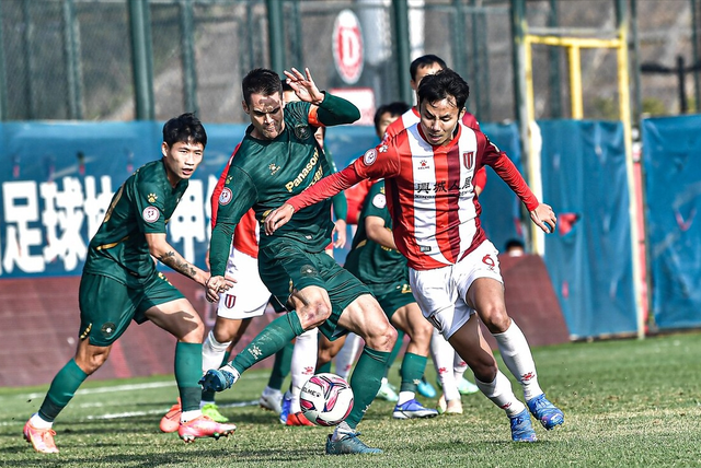 包含中超清晨再迎强敌，浙江队门线救险，主帅态度：气氛紧张，阵容厚度经受考验的词条