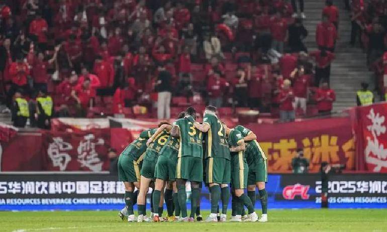 包含中超清晨再迎强敌，浙江队门线救险，主帅态度：气氛紧张，阵容厚度经受考验的词条